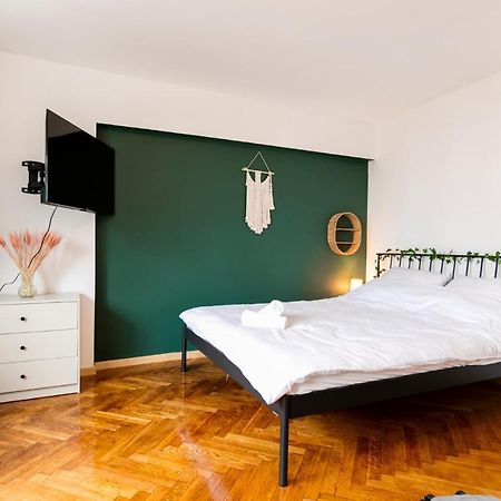 Chmielna - 250M Od Zlotych Tarasow, 350M Od Dworca Centralnego - Wifi - Smart Tv 55 Cali - Better Rental Varsó Kültér fotó