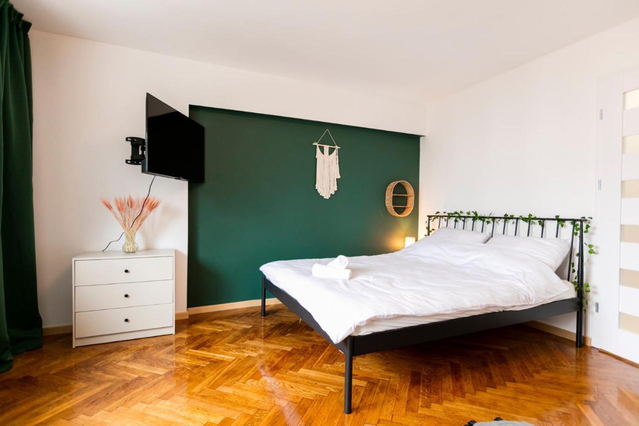 Chmielna - 250M Od Zlotych Tarasow, 350M Od Dworca Centralnego - Wifi - Smart Tv 55 Cali - Better Rental Varsó Kültér fotó