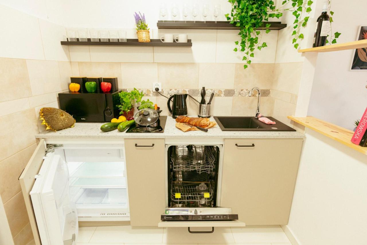 Chmielna - 250M Od Zlotych Tarasow, 350M Od Dworca Centralnego - Wifi - Smart Tv 55 Cali - Better Rental Varsó Kültér fotó