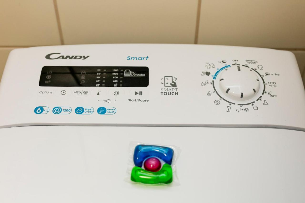 Chmielna - 250M Od Zlotych Tarasow, 350M Od Dworca Centralnego - Wifi - Smart Tv 55 Cali - Better Rental Varsó Kültér fotó