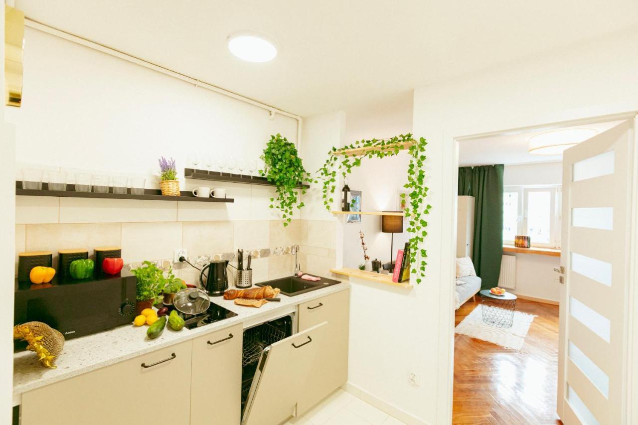 Chmielna - 250M Od Zlotych Tarasow, 350M Od Dworca Centralnego - Wifi - Smart Tv 55 Cali - Better Rental Varsó Kültér fotó