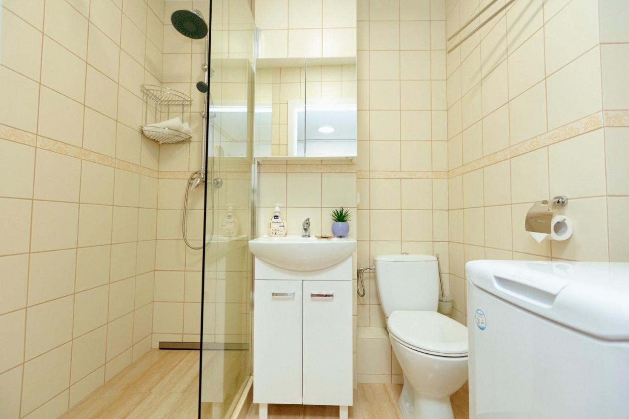Chmielna - 250M Od Zlotych Tarasow, 350M Od Dworca Centralnego - Wifi - Smart Tv 55 Cali - Better Rental Varsó Kültér fotó