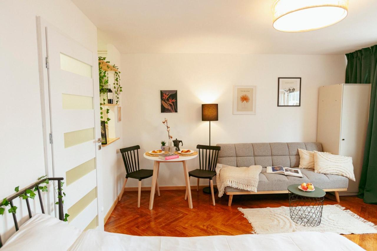 Chmielna - 250M Od Zlotych Tarasow, 350M Od Dworca Centralnego - Wifi - Smart Tv 55 Cali - Better Rental Varsó Kültér fotó